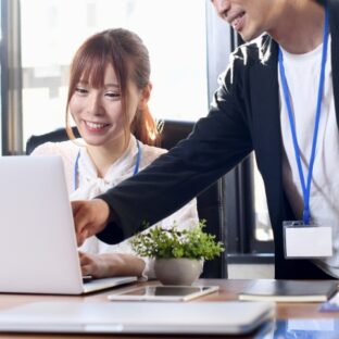 職場で孤立していると思った時に、実は1人の方が楽だと気付く方法